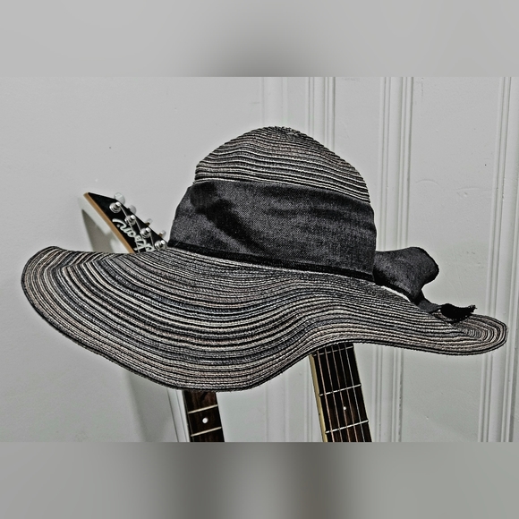 Women's floppy sun hat 👒 - Picture 2 of 4